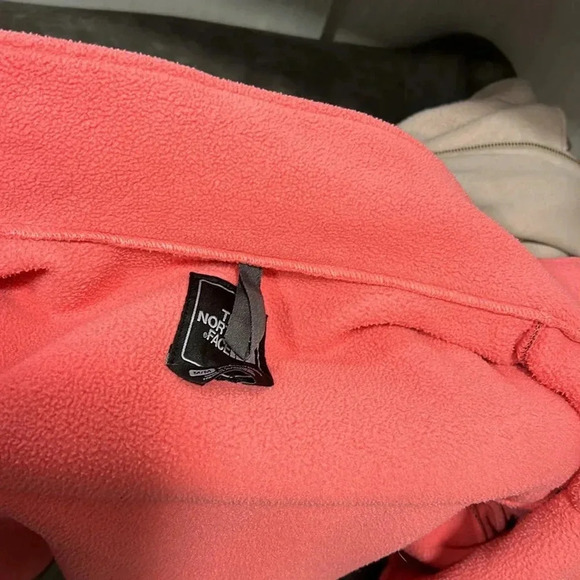 North Face medium two tone corol color extra clean very warm ready to wear - Picture 6 of 6